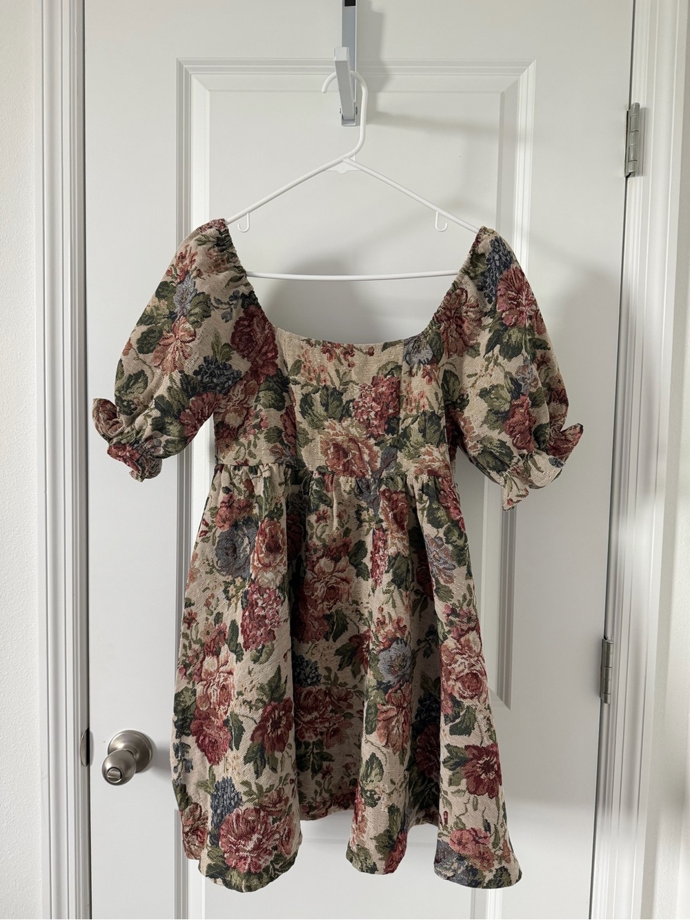 Floral Puff-Sleeve Dress in Beige and Rose